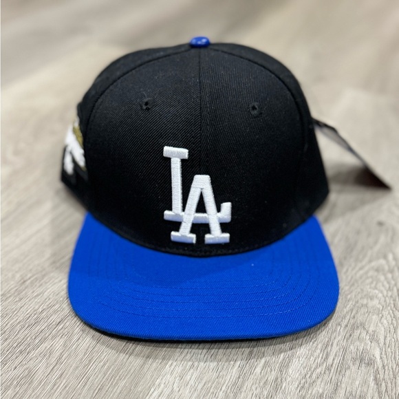 Los Angeles Dodgers 2020 World Champions Snapback Hat Pro Standard Black - Picture 6 of 9